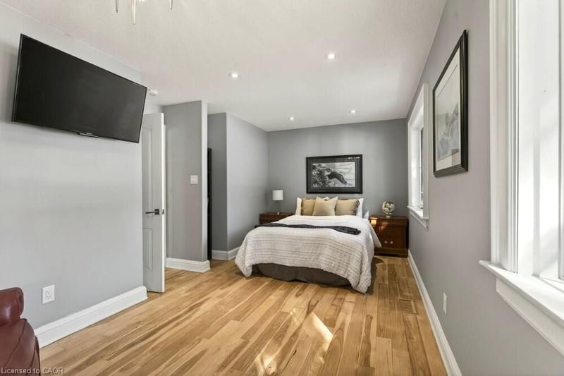 Luxury estate at 389 Clarendon Drive, Hamilton, ON — photo 14