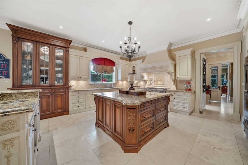 Luxury estate at 76 Scotch Valley Drive, King City — photo 9