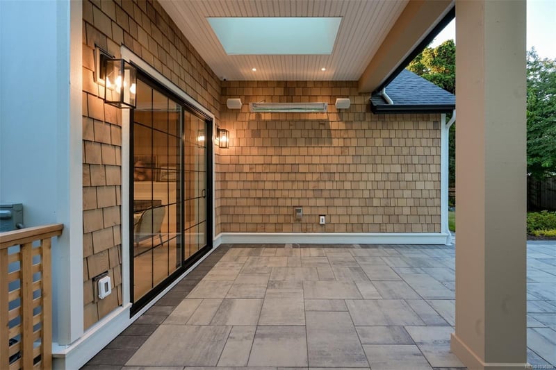 Luxury estate at 587 Oliver Street, Victoria, BC — photo 32