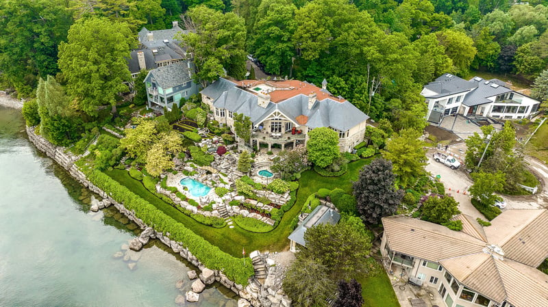 4-bedroom luxury home in 872 Whittier Crescent, Mississauga, ON