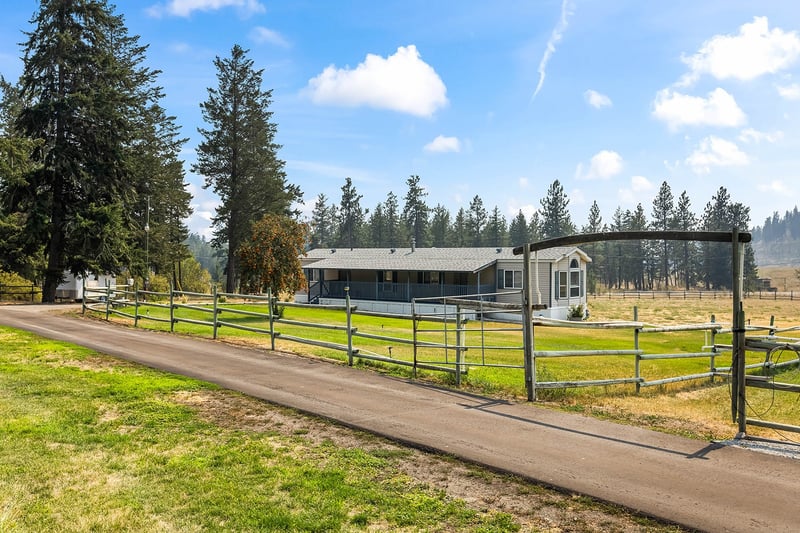 Luxury estate at 5090 Mackinnon Road, Peachland, BC — photo 16