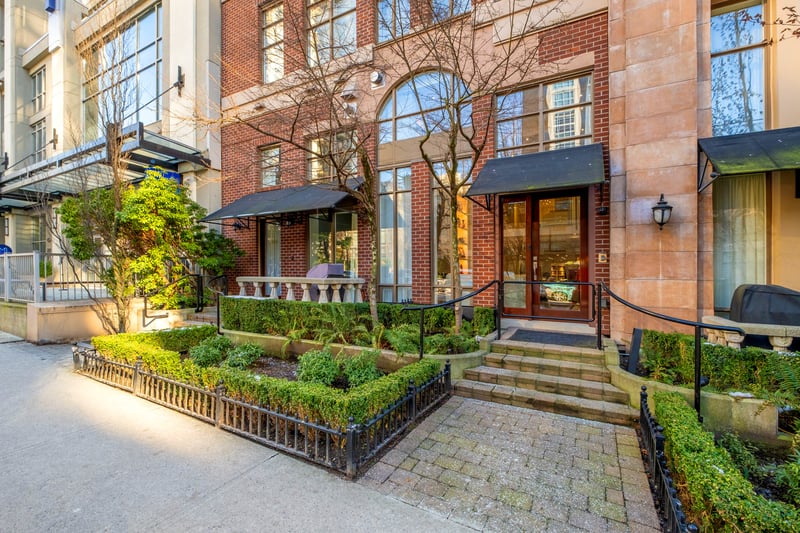 Luxury estate at 1258 Richards Street, Vancouver, BC — photo 2
