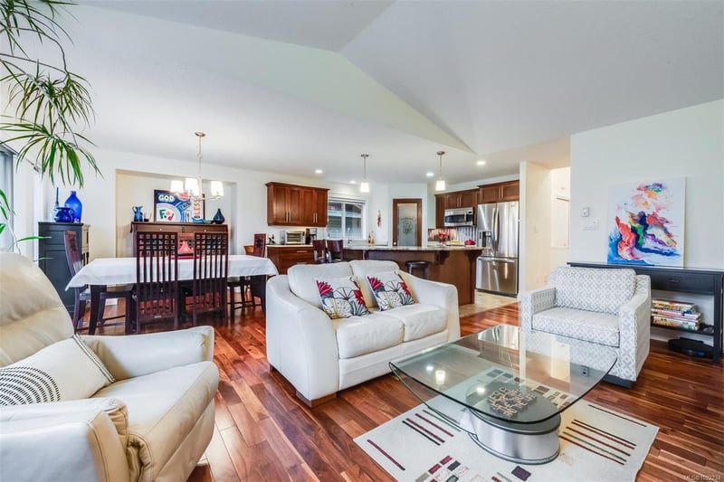 Luxury estate at 5320 Cascara Drive, Nanaimo, BC — photo 3