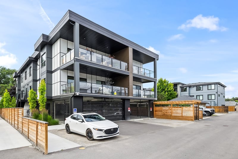 Luxury estate at 640 Wardlaw Avenue, Kelowna, BC — photo 18