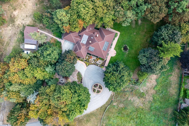 Luxury estate at 9310 Kalamalka Road, Coldstream, BC — photo 5