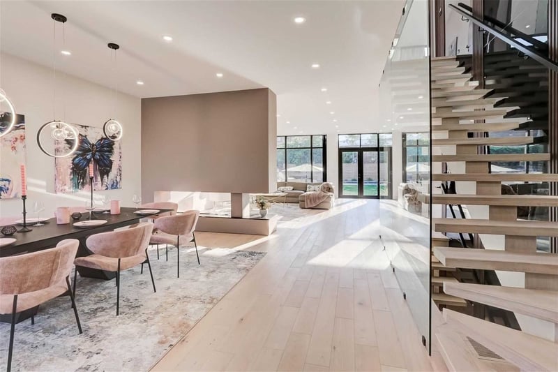 Luxury estate at 16 Lemonwood Drive, Etobicoke, ON — photo 2
