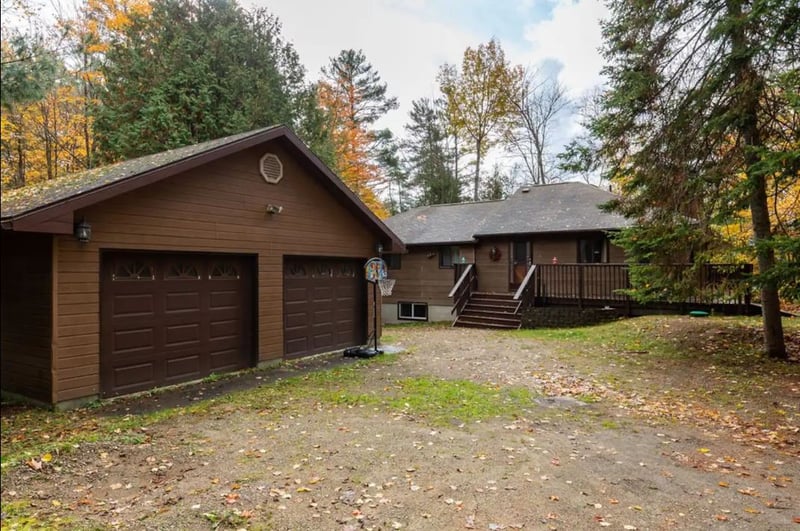 Luxury estate at N Menominee Lk Rd, Huntsville, ON — photo 17
