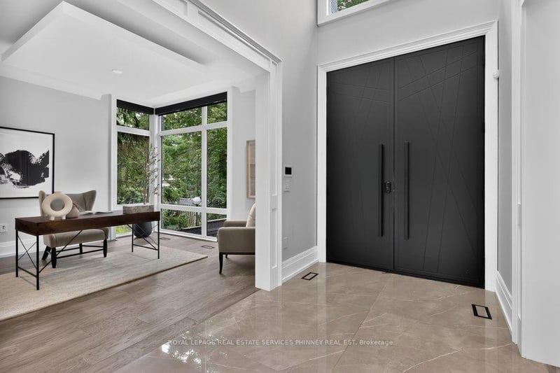 Luxury estate at 533 Carson Lane, Oakville, ON — photo 4