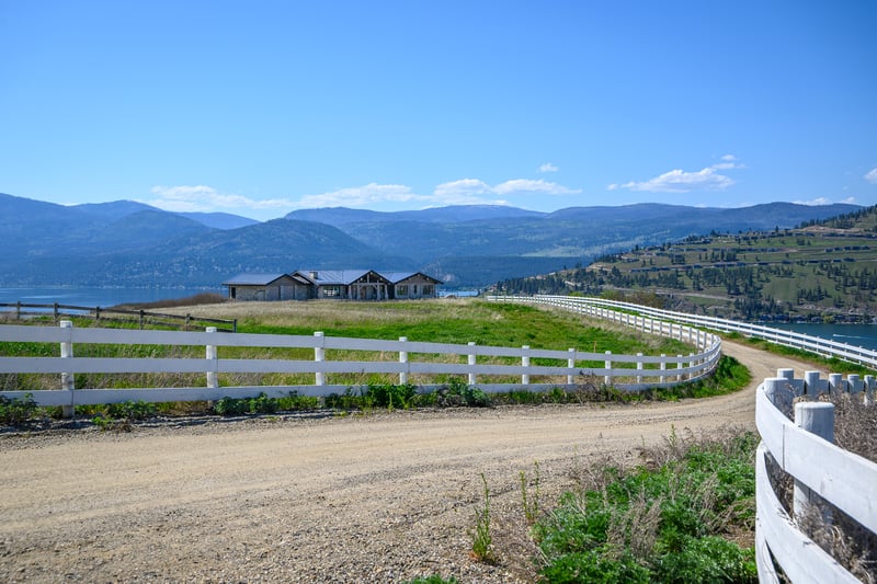 Luxury estate at 8399 Bench Row Road, Vernon, BC — photo 3