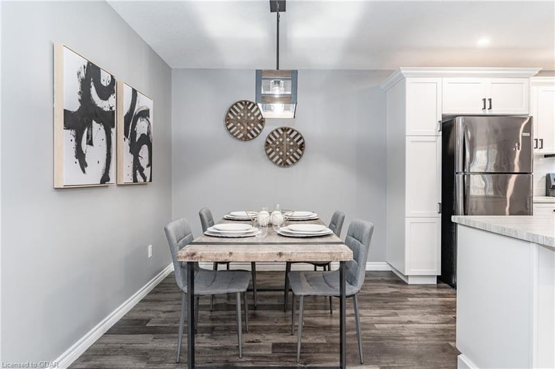 Luxury estate at 36 Ann Street S, Clifford — photo 11