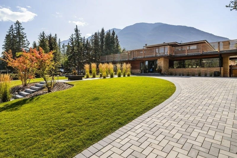 Luxury estate at 115 Spray Avenue, Banff, AB — photo 2