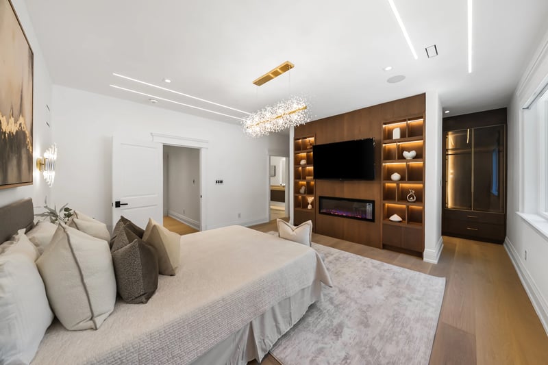 Luxury estate at 3168 Lakeshore Road West, Oakville, ON — photo 20