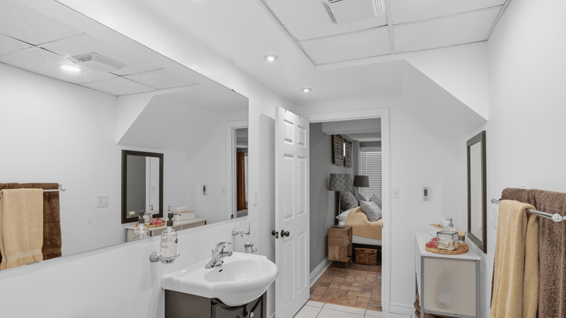 Luxury estate at 47 Livingstone Drive, Hamilton, ON — photo 24