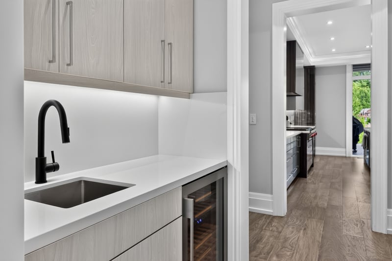 Luxury estate at 533 Carson Lane, Oakville, ON — photo 8