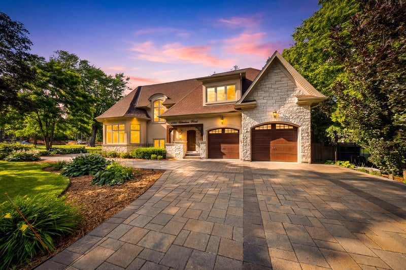 Luxury estate at 1098 Lakeshore Road West, Oakville, ON — photo 2