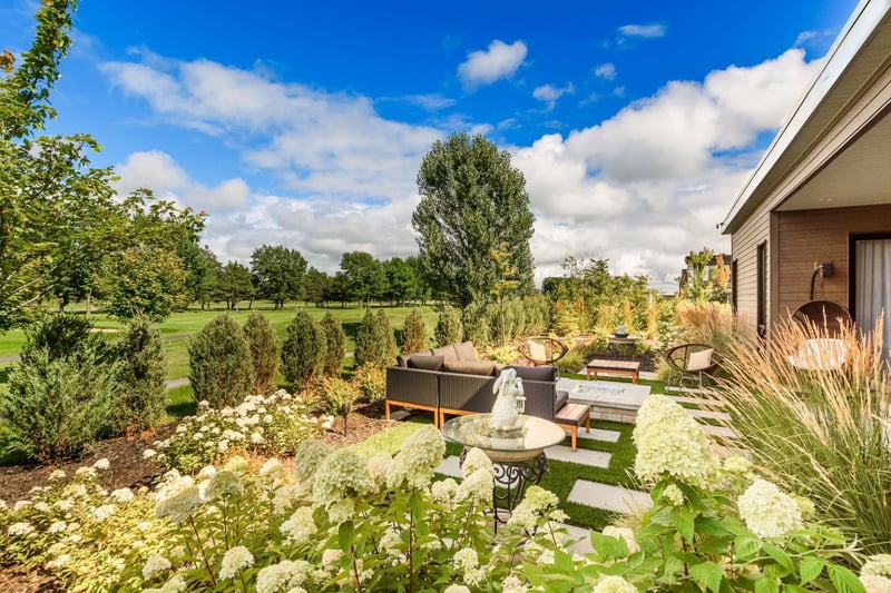 Luxury estate at 318 Rue Narbonne, Sainte-Julie, QC — photo 45