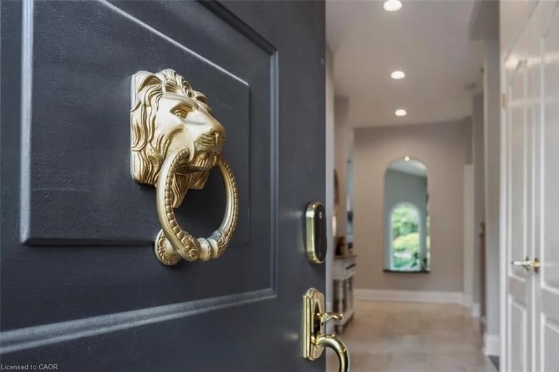Luxury estate at 381 Queen Street South, Hamilton, ON — photo 2