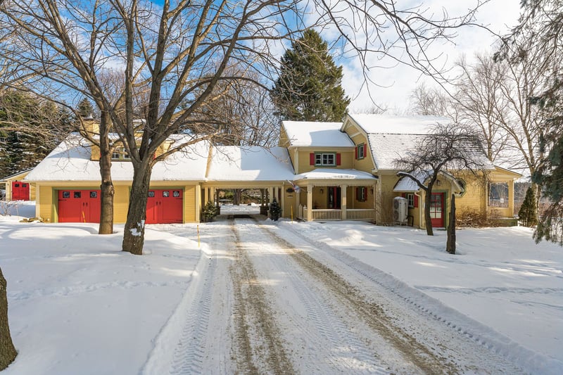 Luxury estate at 1365 Rue Principale, Saint-Paul-d'Abbotsford, QC — photo 3