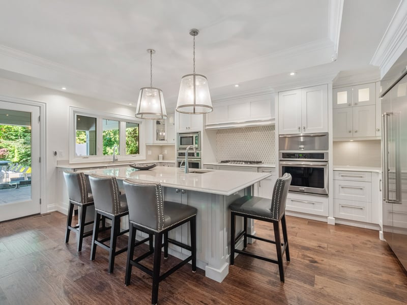 Luxury estate at 3087 Lakeshore Road, Burlington, ON — photo 9