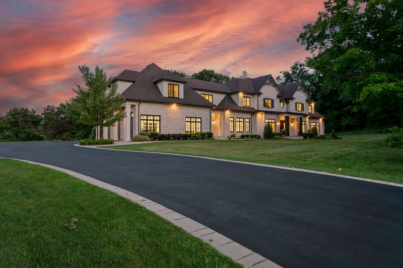 Luxury estate at 2606 Harvest Moon Lane, Burlington, ON — photo 2