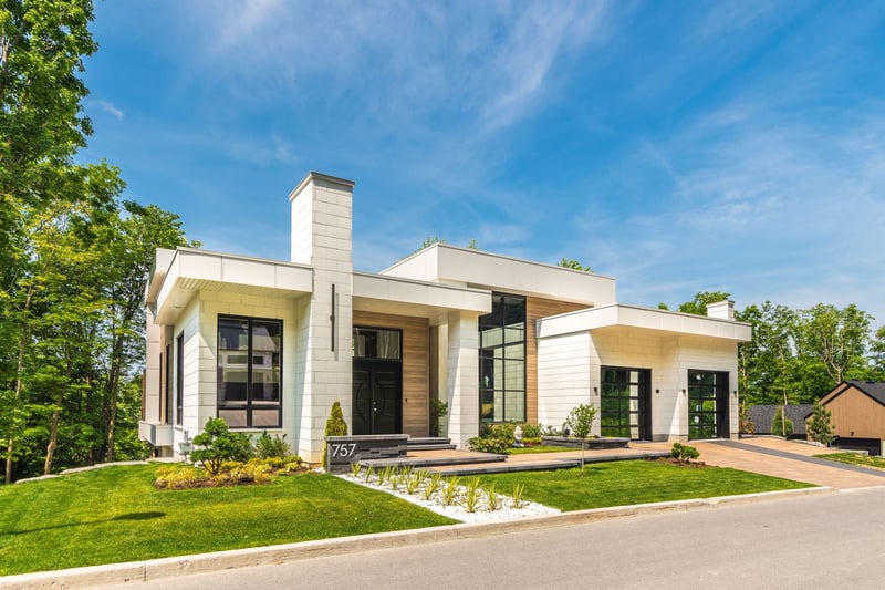 Luxury estate at 757 Rue des Chardonnerets, Mont-Saint-Hilaire, QC — photo 3