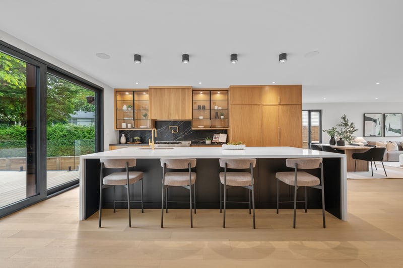 Luxury estate at 298 Strathcona Drive, Burlington, ON — photo 9
