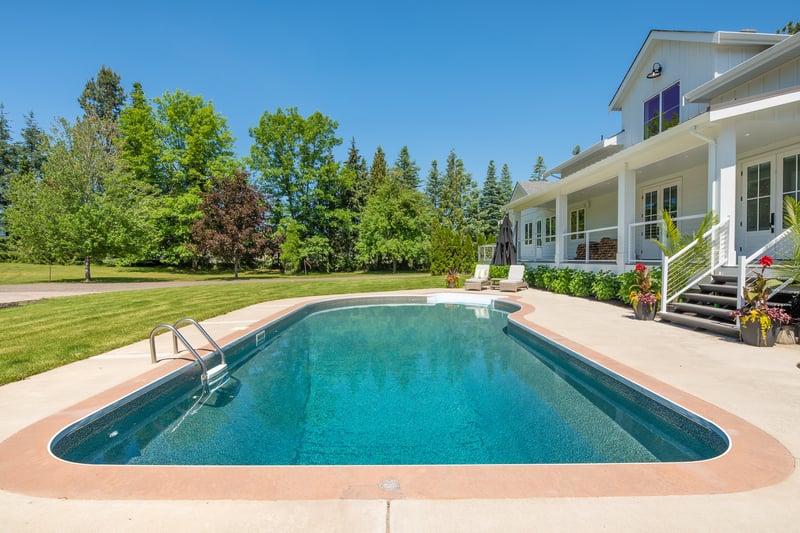 Luxury estate at 4510 Stewart Road East, Kelowna, BC — photo 2