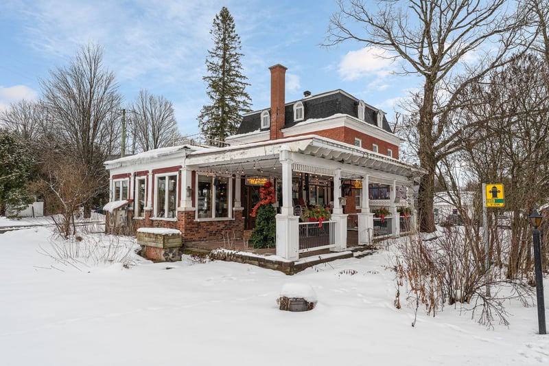 Luxury estate at 30 Rue Principale Sud, Sutton, QC — photo 2