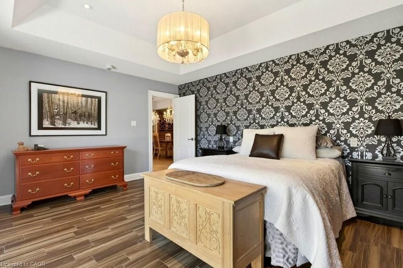 Luxury estate at 389 Clarendon Drive, Hamilton, ON — photo 9