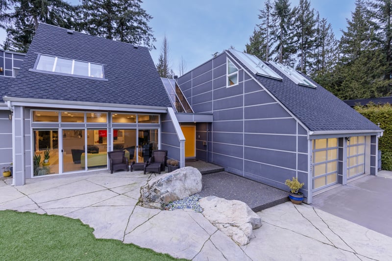 Luxury estate at 3722 Southridge Place, West Vancouver, BC — photo 3