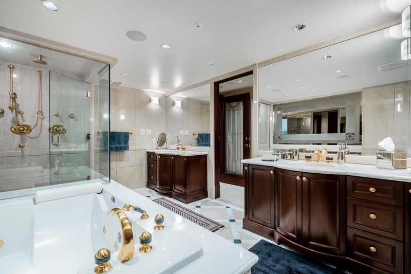 Luxury estate at PH 3000 1050 Burrard Street, Vancouver — photo 17