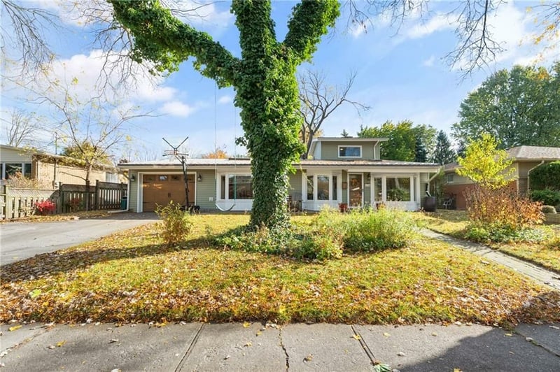 Luxury estate at 5134 Shirley Avenue, Niagara Falls, ON — photo 3