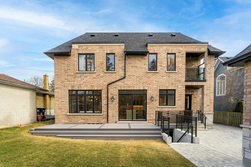 Luxury estate at 501 Avonwood Drive, Mississauga, ON — photo 10