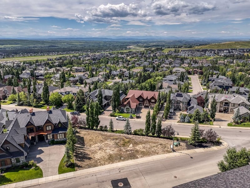 Luxury estate at 7695 Elkton Drive Southwest, Calgary, AB — photo 11