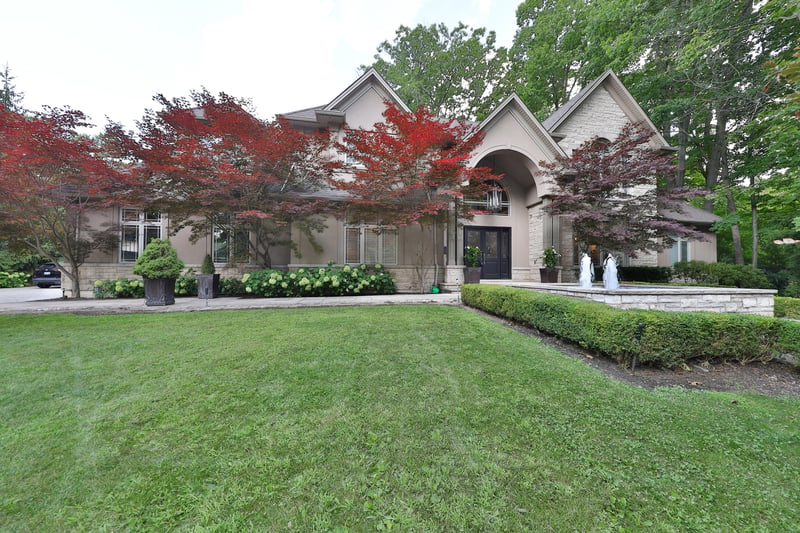 Luxury estate at 5047 Lakeshore Road, Burlington, ON — photo 4