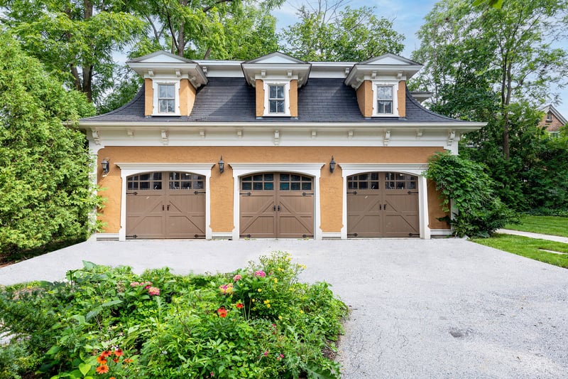 Luxury estate at 103 Thomas Street, Milton, ON — photo 3