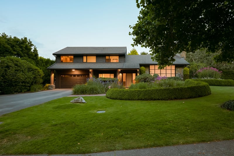 Luxury estate at 3055 Beach Drive, Victoria, BC — photo 10