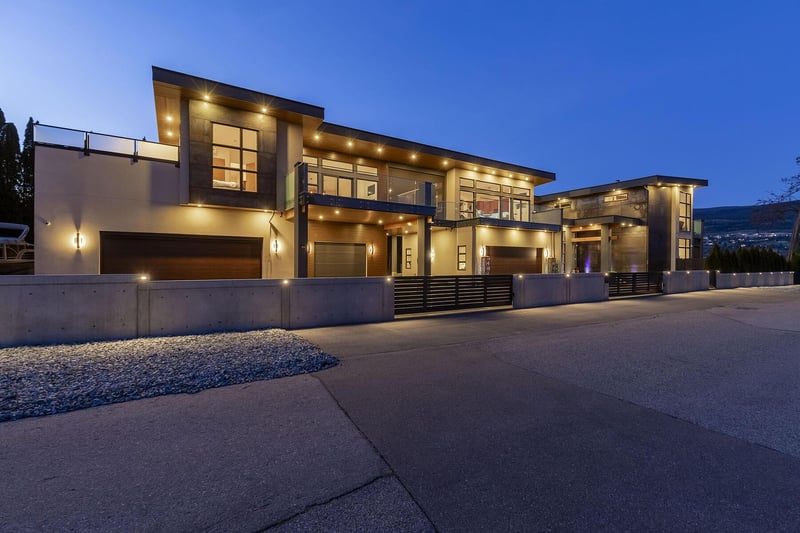 Luxury estate at 704 Stonor Street, Summerland, BC — photo 3