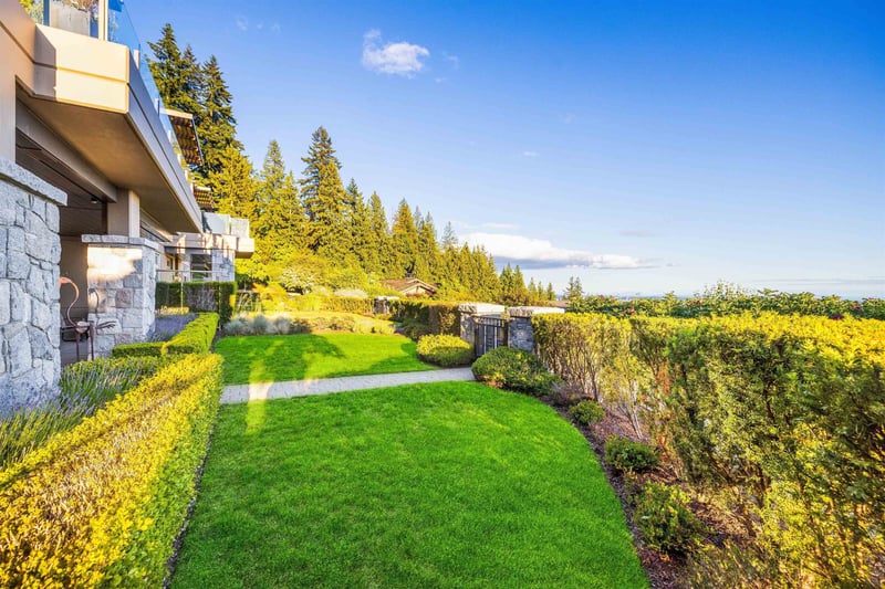 Luxury estate at 2535 Garden Court, West Vancouver, BC — photo 6