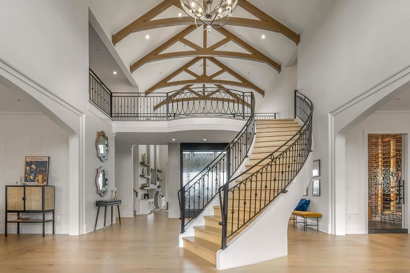Luxury estate at 16927 40 Avenue, Surrey, BC — photo 3