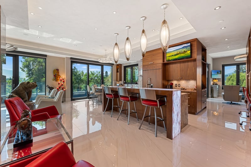 Luxury estate at 2245 Abbott Street, Kelowna, BC — photo 3