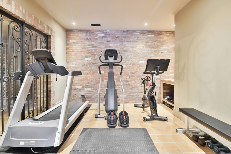 Luxury estate at 1093 Algonquin Drive, Mississauga, ON — photo 28