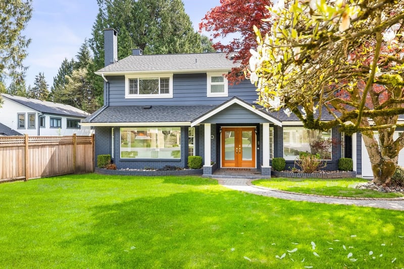 Luxury estate at 510 Newdale Place, West Vancouver, BC — photo 2