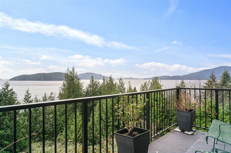 Luxury estate at 50 Sweetwater Place, Lions Bay — photo 16