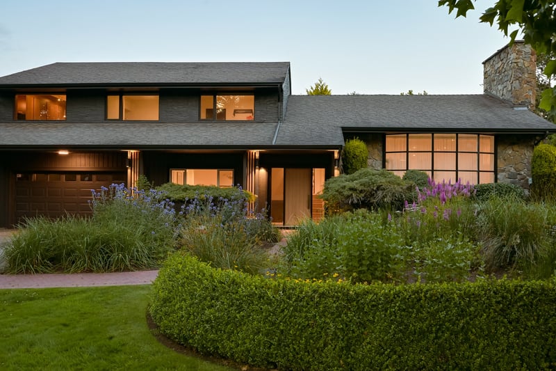 Luxury estate at 3055 Beach Drive, Victoria, BC — photo 4