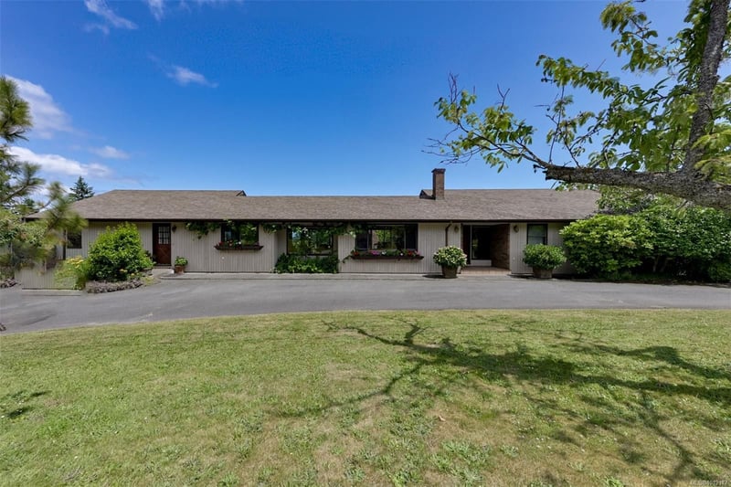 Luxury estate at 5489 Forest Hill Road, Victoria, BC — photo 3
