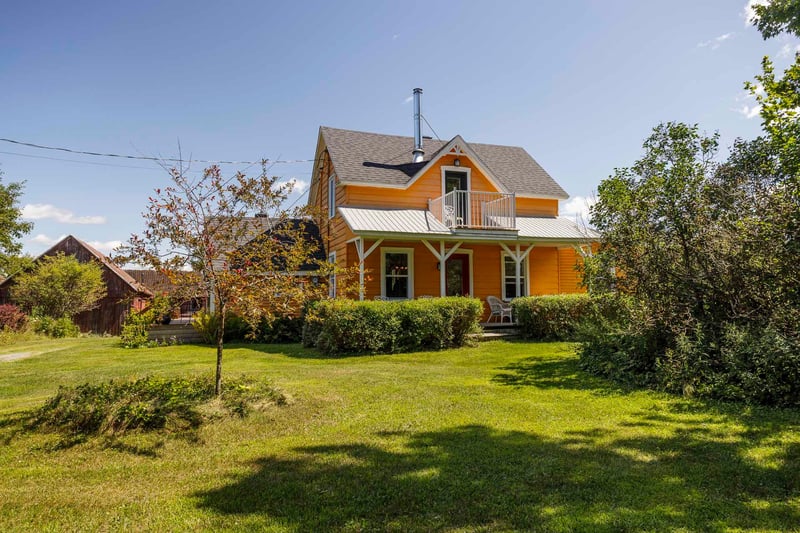 3-bedroom luxury home in 220 Route Mooney, Estrie, QC