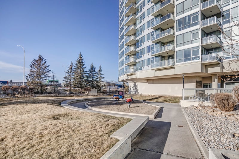 Luxury estate at 99 Spruce Place Southwest #2102, Calgary, AB — photo 16