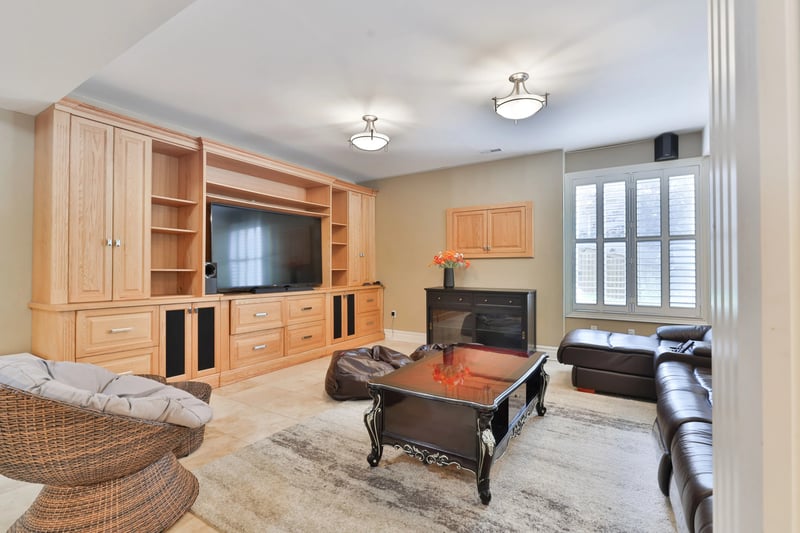 Luxury estate at 1832 Chesbro Court, Mississauga, ON — photo 11