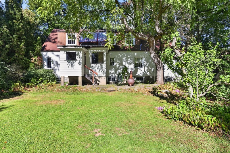 Luxury estate at 40 Pinewood Trail, Mississauga, ON — photo 23